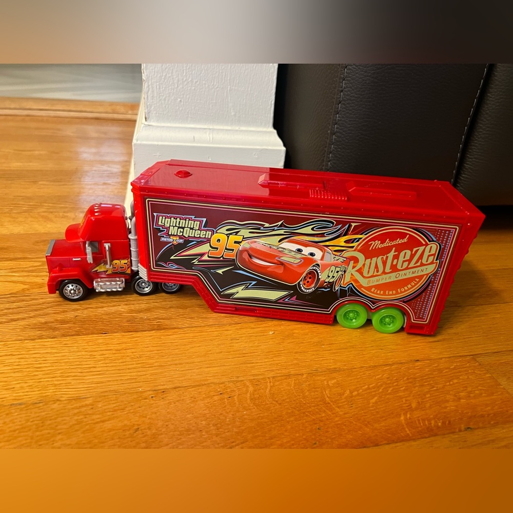 Disney McQueen  Semi-Truck Toy with Racing Graphics